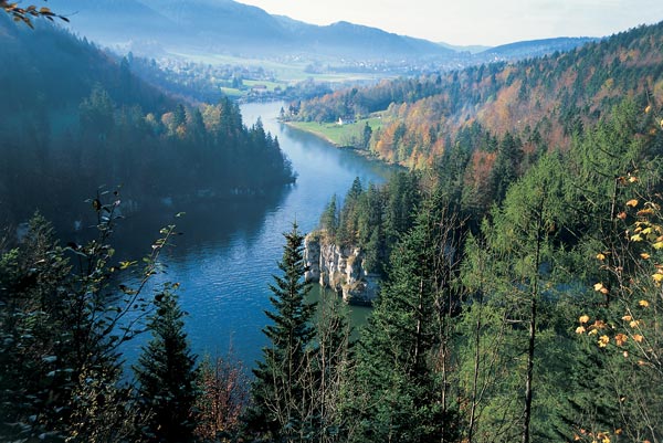 Le Doubs - rivière française et suisse.